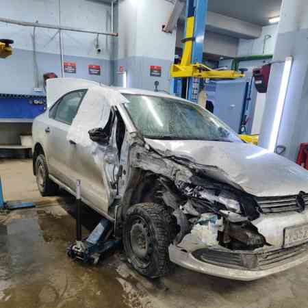 Аварийные автомобили VW Polo 2015 год автомат выкупили за 415000